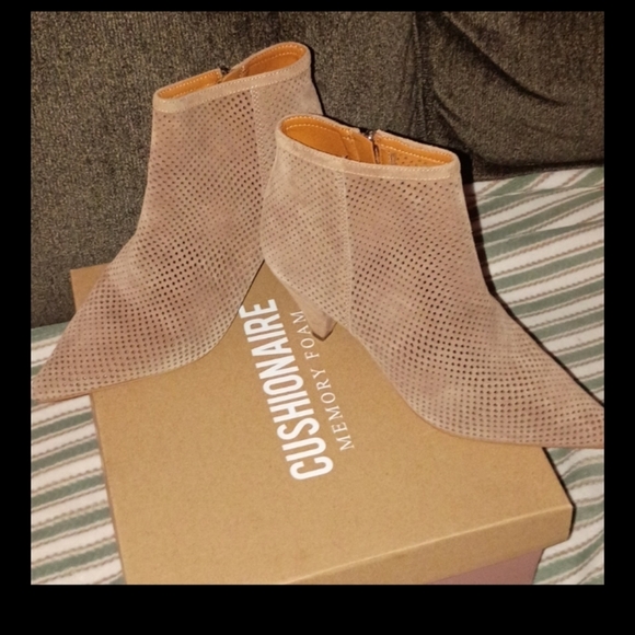 Franco Sarto "Bobbi" Perforated Suede Ankle Bootie Taupe Leather 7 M US - Picture 4 of 12